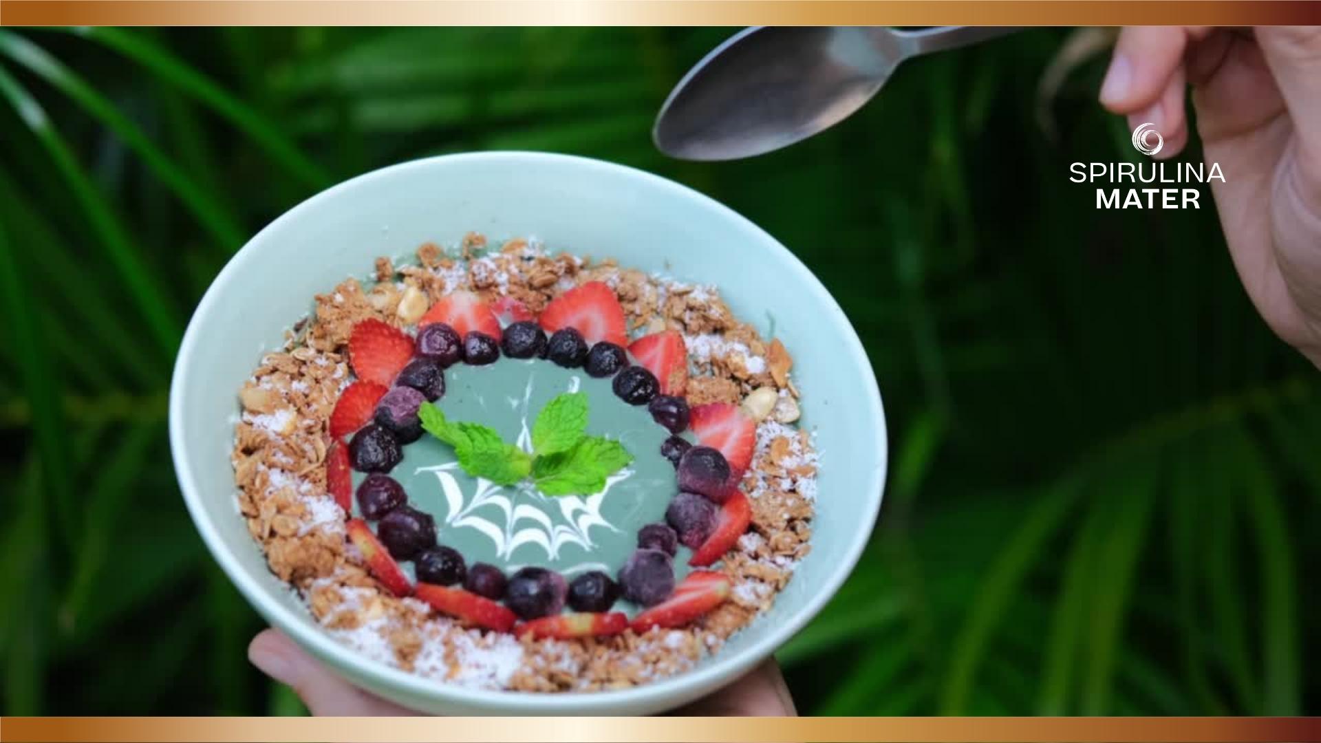 Desayuno Nutritivo: Cereal, Yogurt y Espirulina